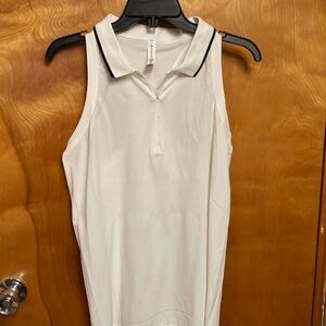 ATHLETA. WHITE SLEEVELESS TOP WITH NAVY TRIM ON COLLAR. SIZE XL. 1/4 ZIPPER.